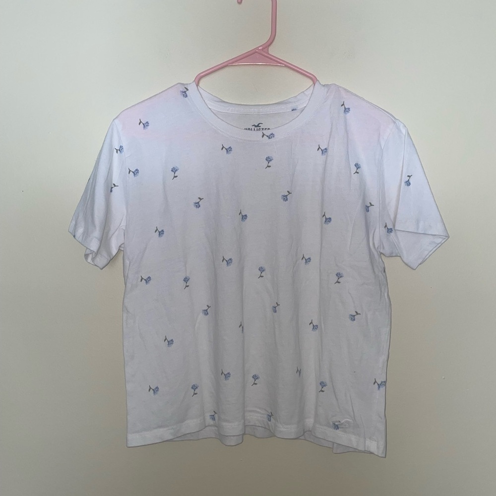 Hollister Crop T-Shirt with Blue Floral Print Size Medium